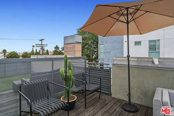 5806 Waring Avenue 14, Los Angeles, California 90038