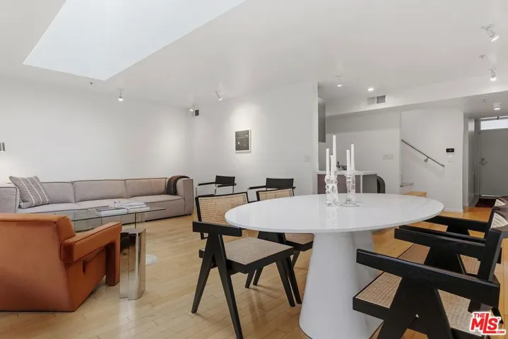 5806 Waring Avenue 14, Los Angeles, California 90038