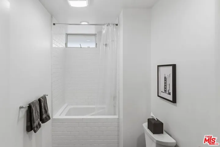 5806 Waring Avenue 14, Los Angeles, California 90038
