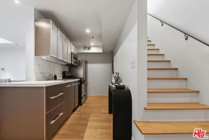 5806 Waring Avenue 14, Los Angeles, California 90038