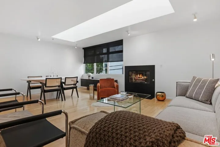 5806 Waring Avenue 14, Los Angeles, California 90038