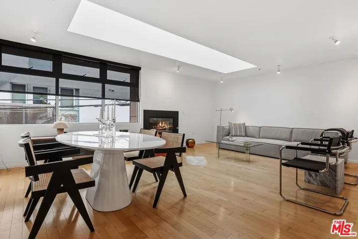 5806 Waring Avenue 14, Los Angeles, California 90038