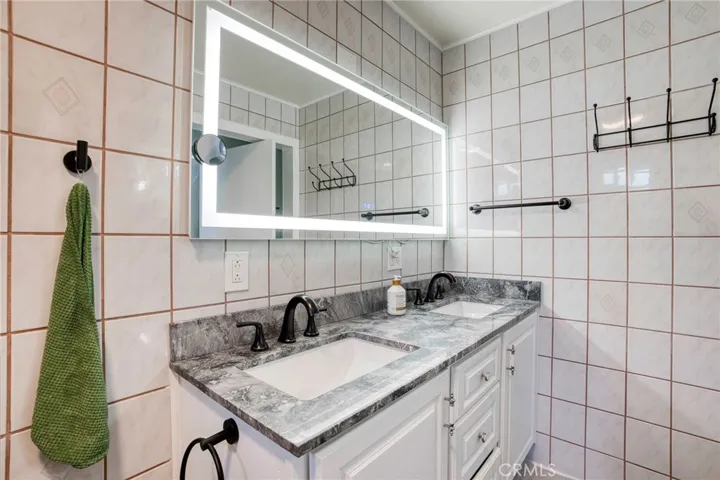 2525 W Olive Avenue, Fullerton, California 92833