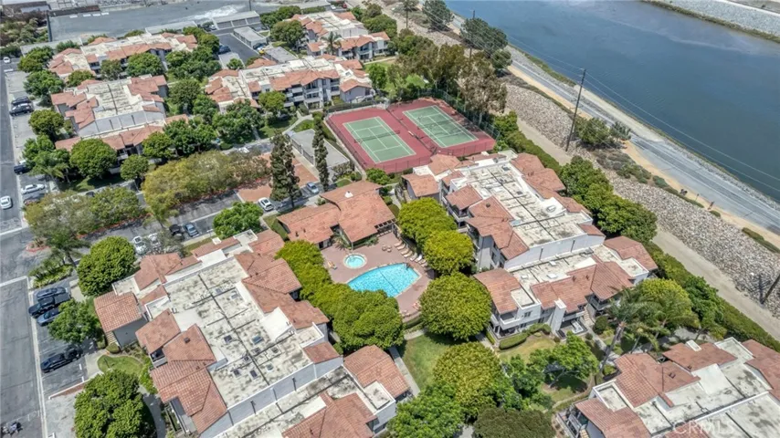 21372 Brookhurst Street 322, Huntington Beach, California 92646