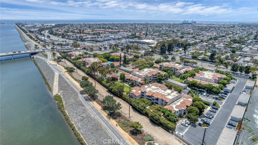 21372 Brookhurst Street 322, Huntington Beach, California 92646