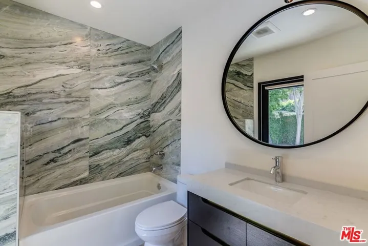 Bath/Guesthosue