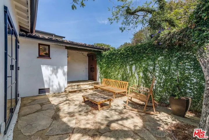 Enclosed front​​‌​​​​‌​​‌‌​​‌​​​‌‌​​​‌​​‌‌​​‌‌​​‌‌​​​​ Porch