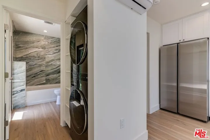 Bath/Laundry/Guesthouse