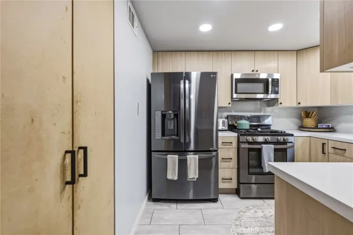 8927 Cedros 14, Panorama City, California 91402