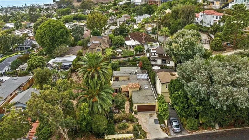 486 Locust Street, Laguna Beach, California 92651