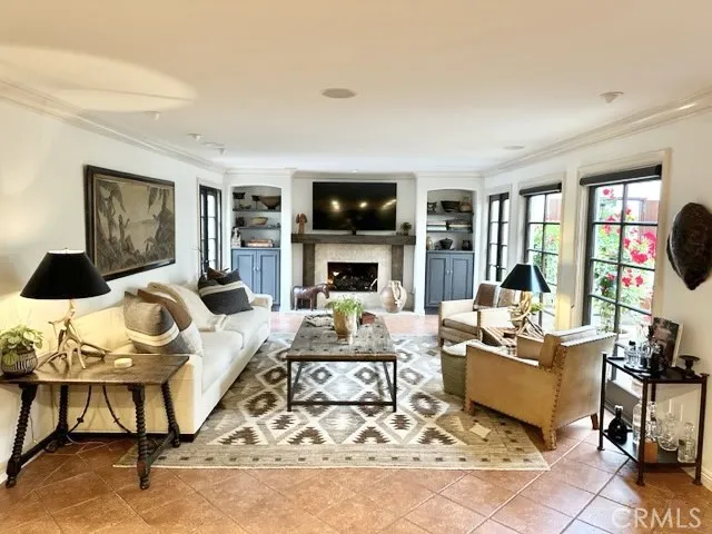 486 Locust Street, Laguna Beach, California 92651