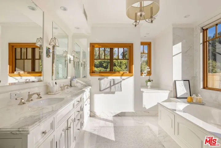 850 Stone Canyon Road, Los Angeles, California 90077
