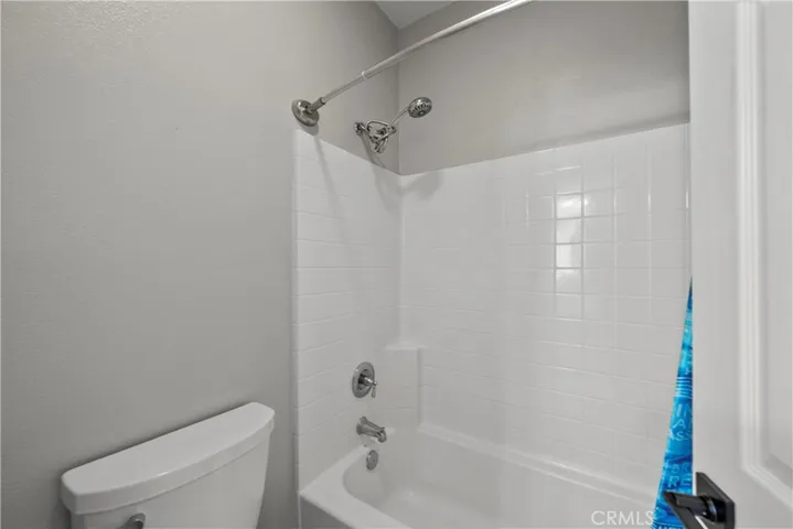Hall full bathroom