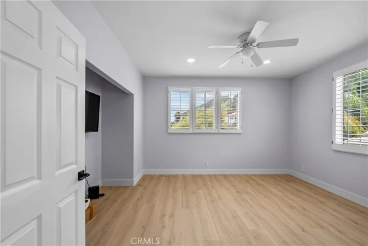 Large bonus room