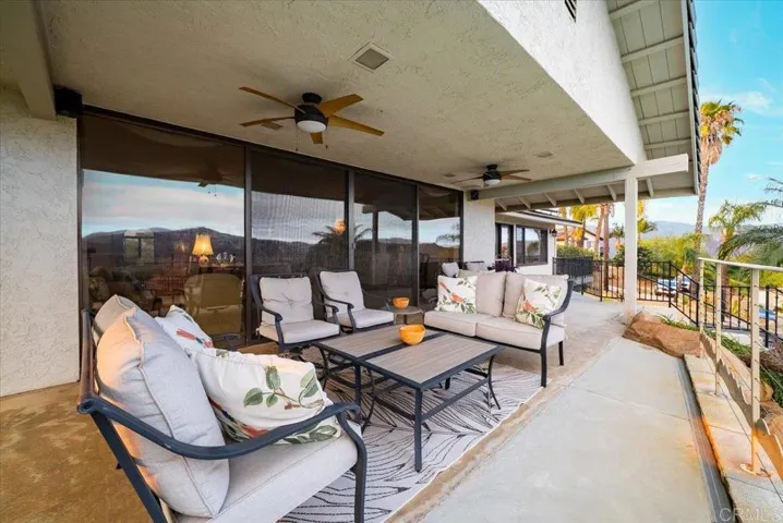 2275 Via Cascabel, Escondido, California 92027