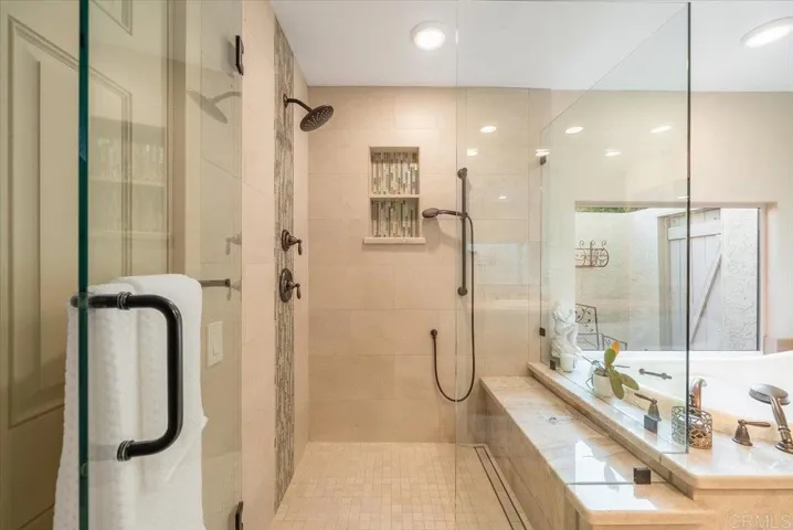 2275 Via Cascabel, Escondido, California 92027