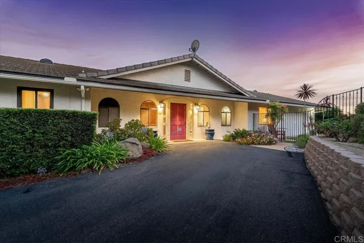 2275 Via Cascabel, Escondido, California 92027