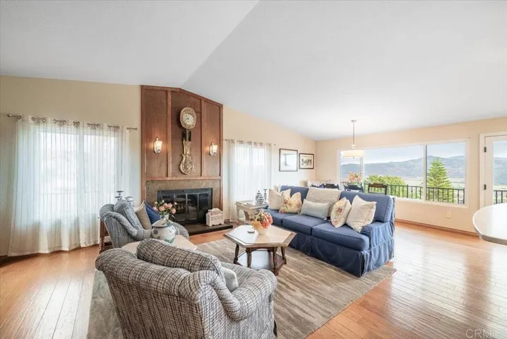 2275 Via Cascabel, Escondido, California 92027