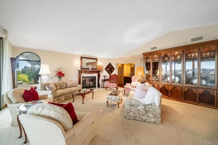 2275 Via Cascabel, Escondido, California 92027