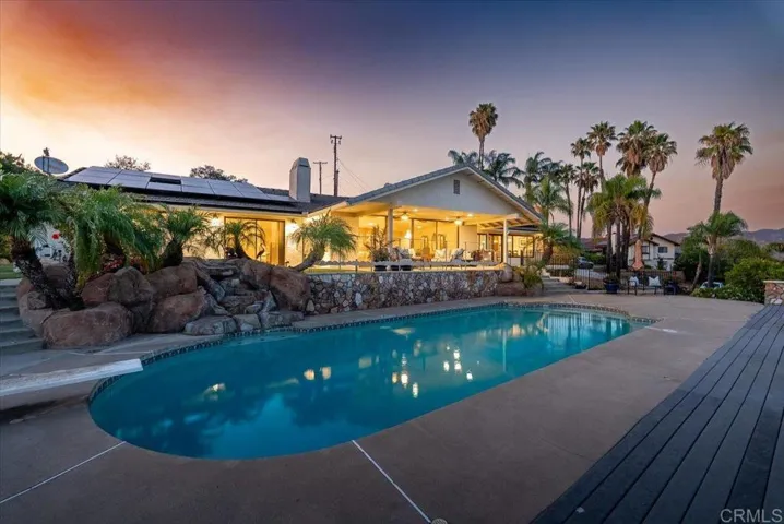 2275 Via Cascabel, Escondido, California 92027