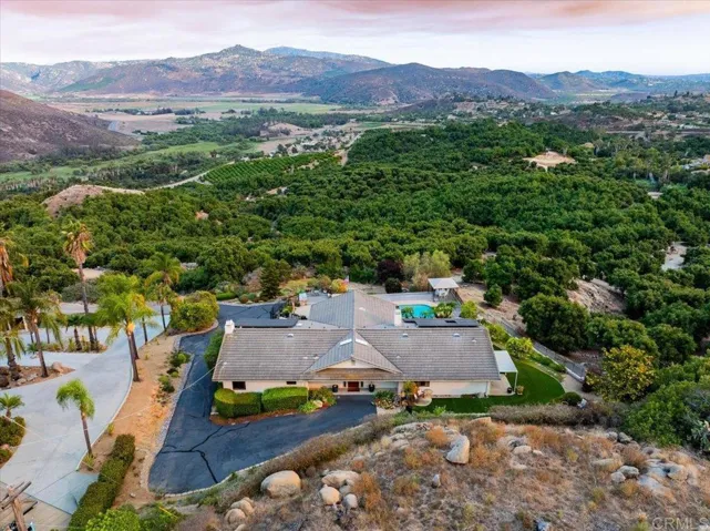 2275 Via Cascabel, Escondido, California 92027