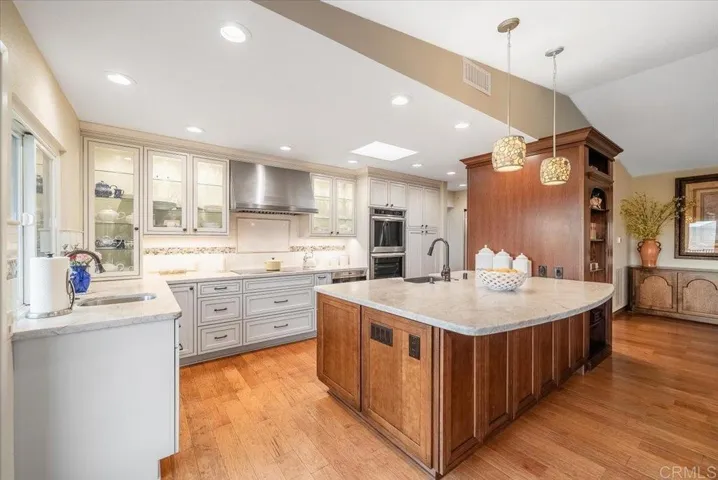 2275 Via Cascabel, Escondido, California 92027