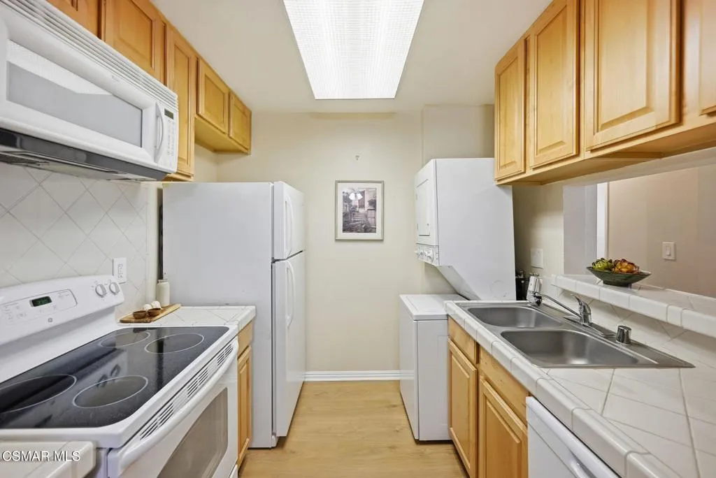 4900 Overland Avenue 167, Culver City, California 90230 — photo 4