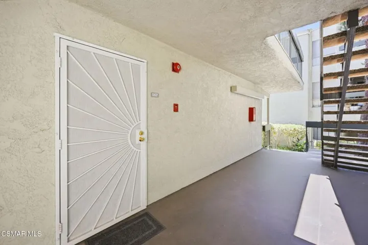 6-web-or-mls-4900_Overland_Ave-6