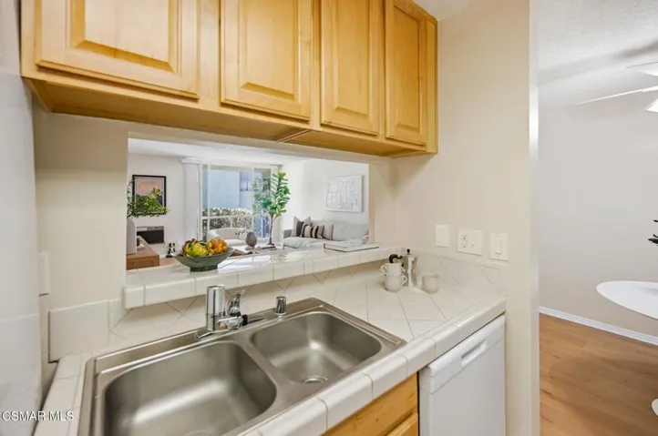 13-web-or-mls-4900_Overland_Ave-13