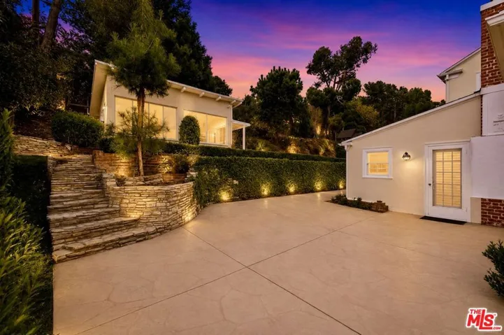 1627 Arbor Drive, Glendale, California 91202