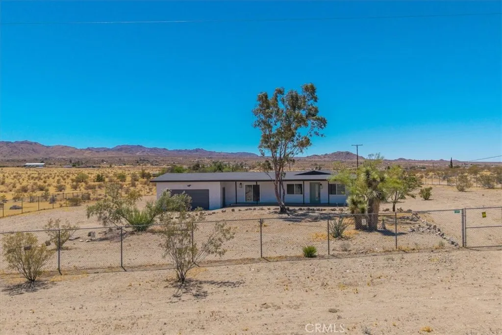 2670 N Sage Avenue, Landers, California 92285 — photo 4
