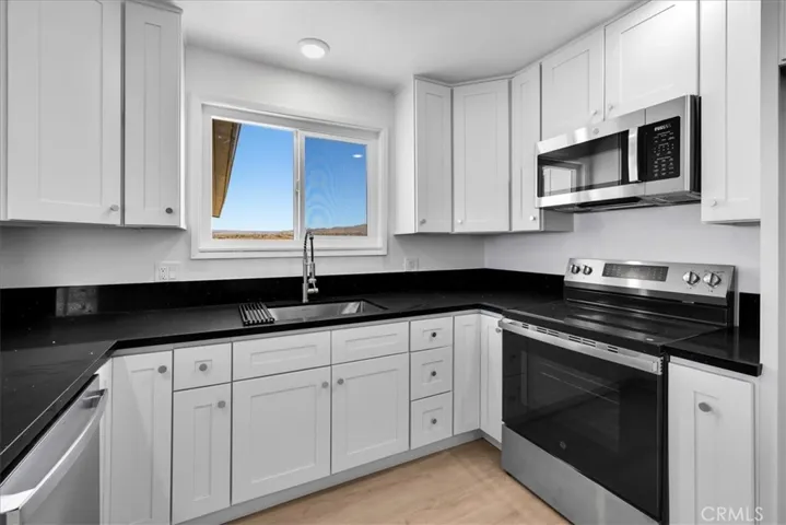 2670 N Sage Avenue, Landers, California 92285