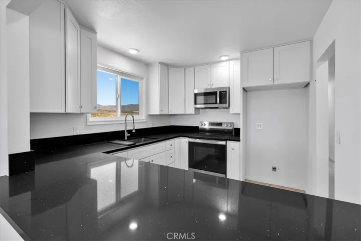 2670 N Sage Avenue, Landers, California 92285