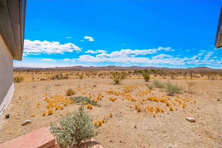 2670 N Sage Avenue, Landers, California 92285