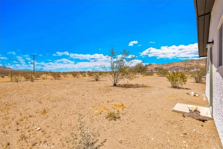 2670 N Sage Avenue, Landers, California 92285