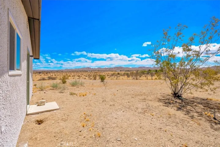 2670 N Sage Avenue, Landers, California 92285