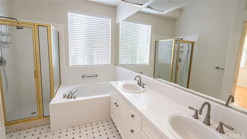 377 Anzio, Oak Park, California 91377