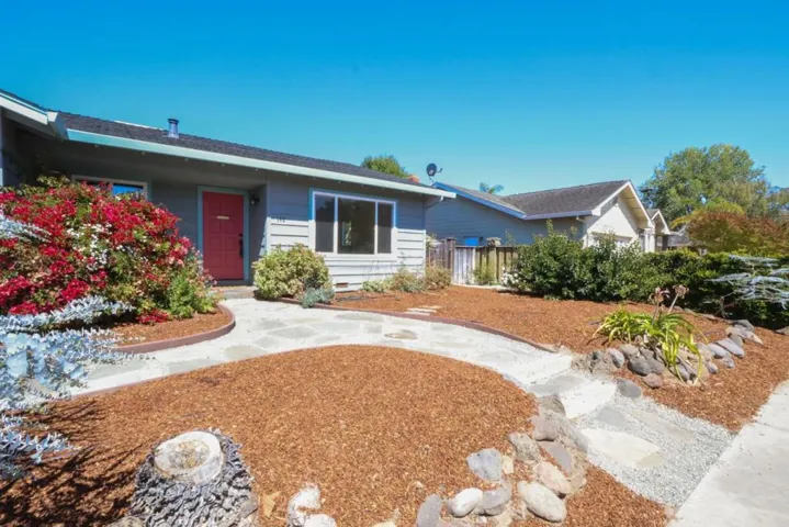 142 Sir Francis Court, Capitola, California 95010