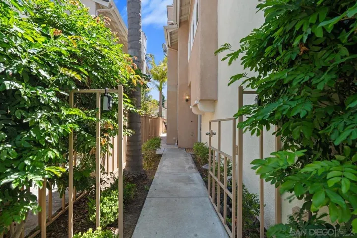 13051 Camino Bautizo, San Diego, California 92130