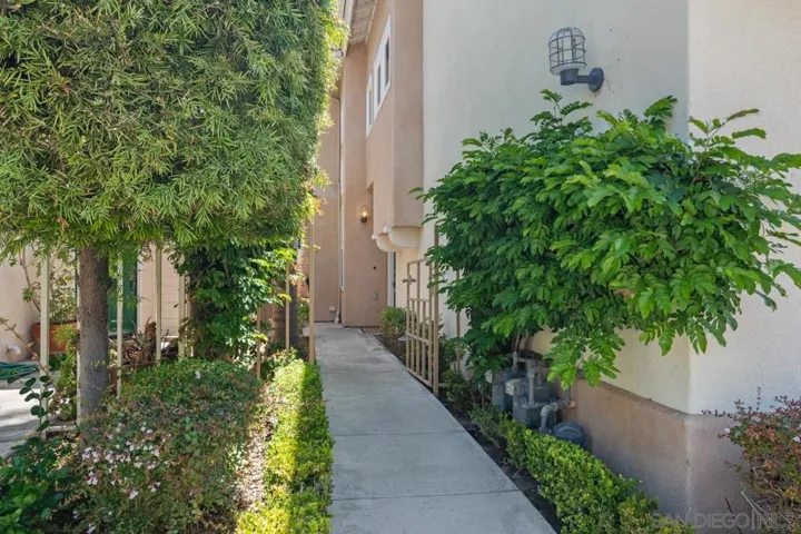 13051 Camino Bautizo, San Diego, California 92130