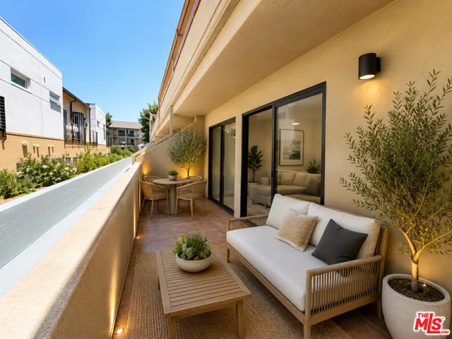Balcony VS