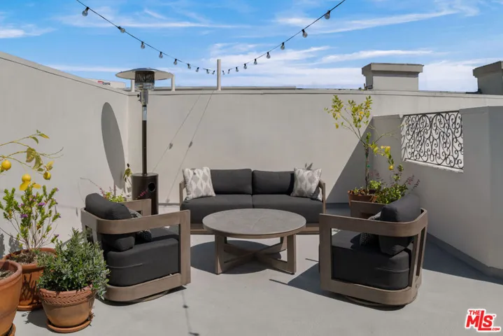 11690 Montana Avenue Ph301, Los Angeles, California 90049