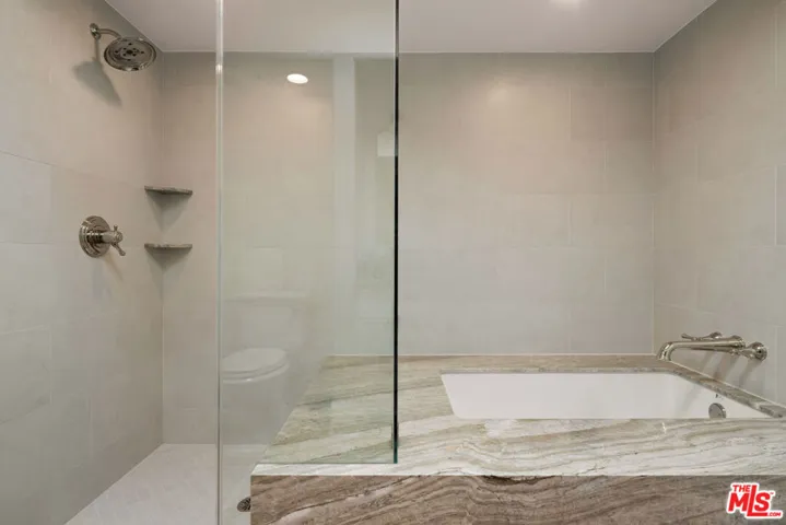 11690 Montana Avenue Ph301, Los Angeles, California 90049