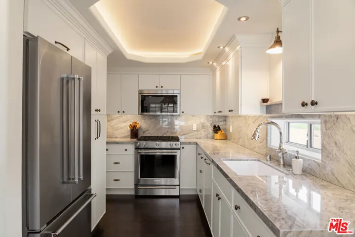 11690 Montana Avenue Ph301, Los Angeles, California 90049