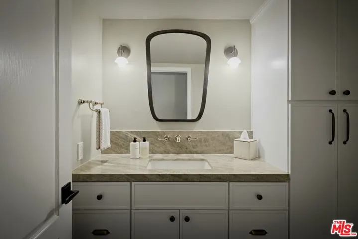11690 Montana Avenue Ph301, Los Angeles, California 90049
