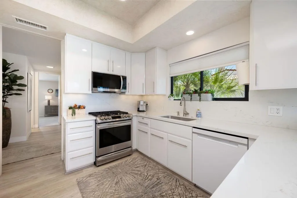 32-web-or-mls-KS_Lago_Miller_0726_032