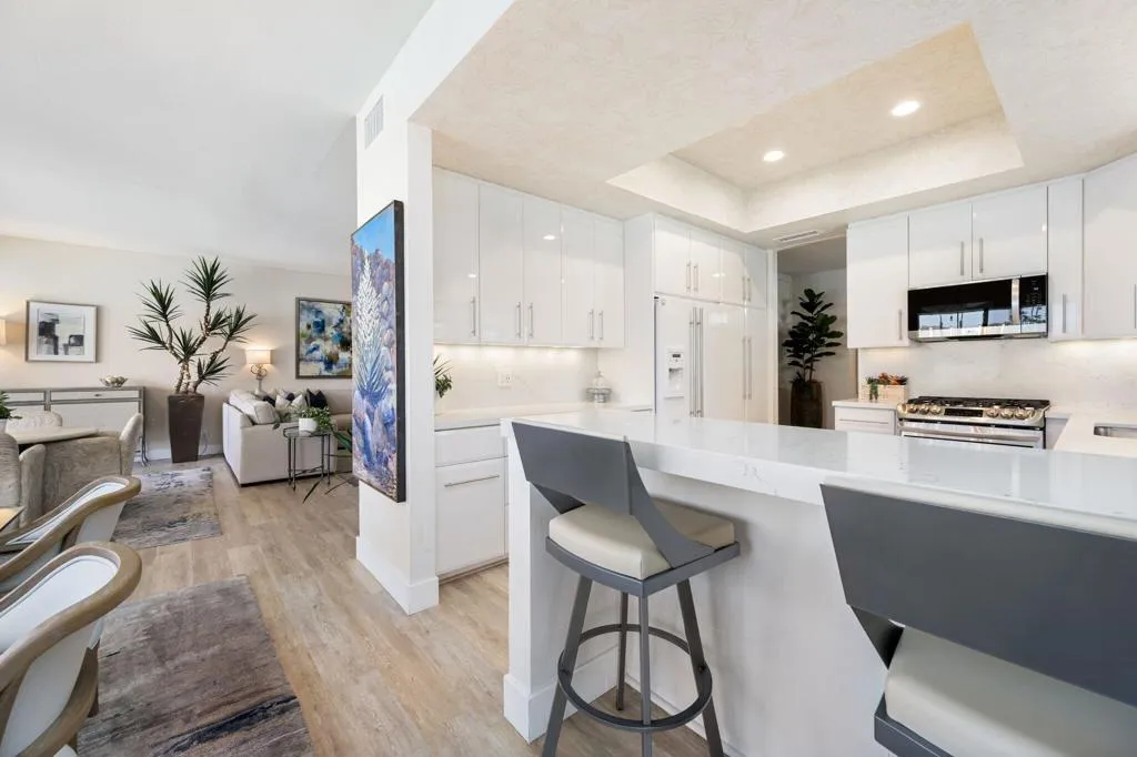 30-web-or-mls-KS_Lago_Miller_0726_030