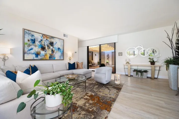 17-web-or-mls-KS_Lago_Miller_0726_017