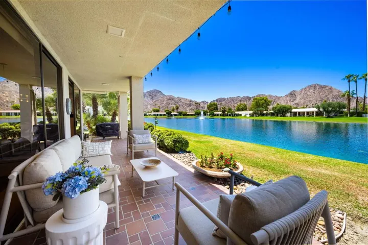 25-web-or-mls-KS_Lago_Miller_0726_025