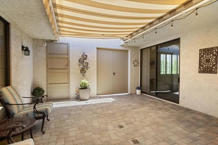 11-web-or-mls-KS_Lago_Miller_0726_011
